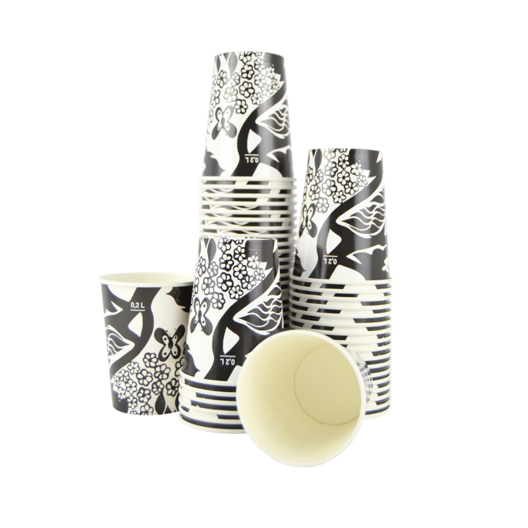 Set di bicchieri monouso in carta nera con design astratto ideale per bar e caffetterie.
